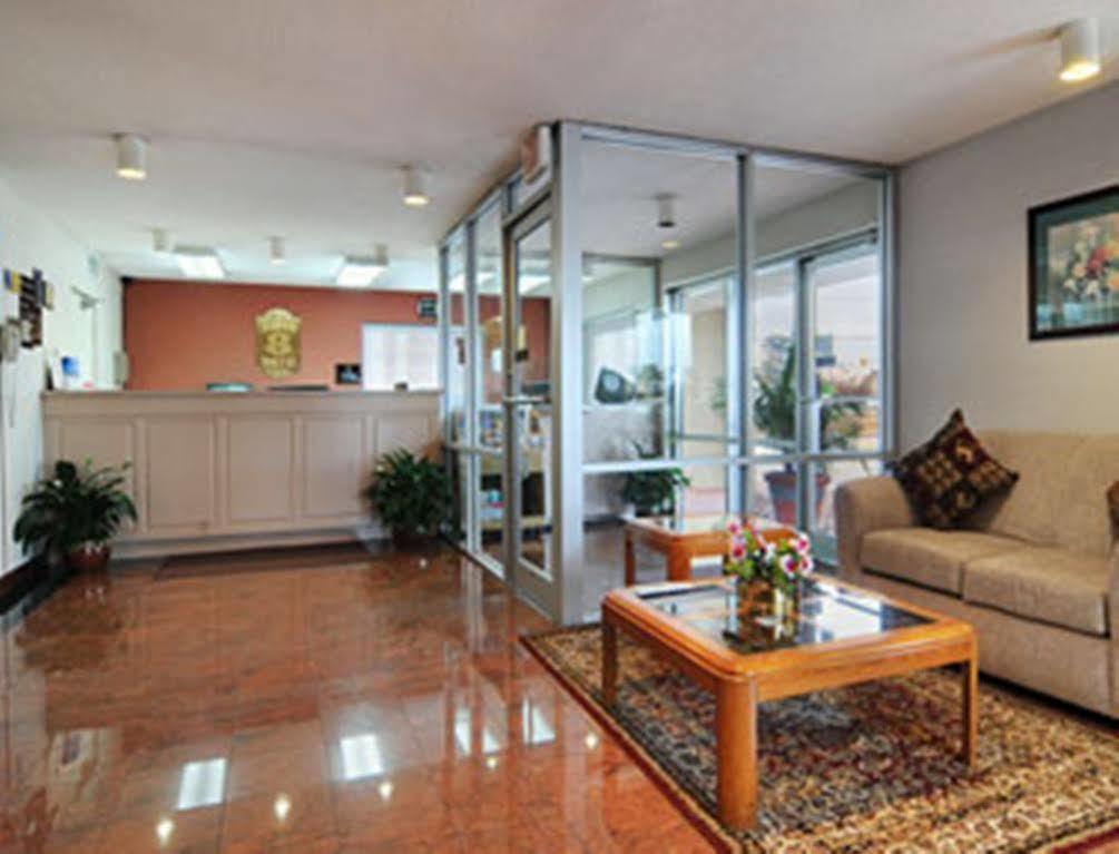 Super 8 By Wyndham Meridian Ngoại thất bức ảnh