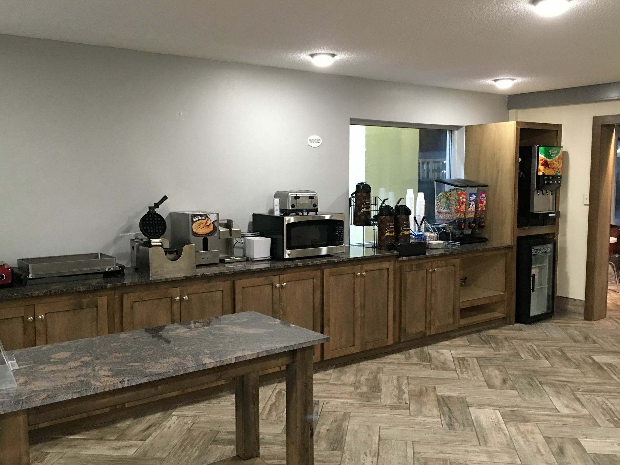 Super 8 By Wyndham Meridian Ngoại thất bức ảnh