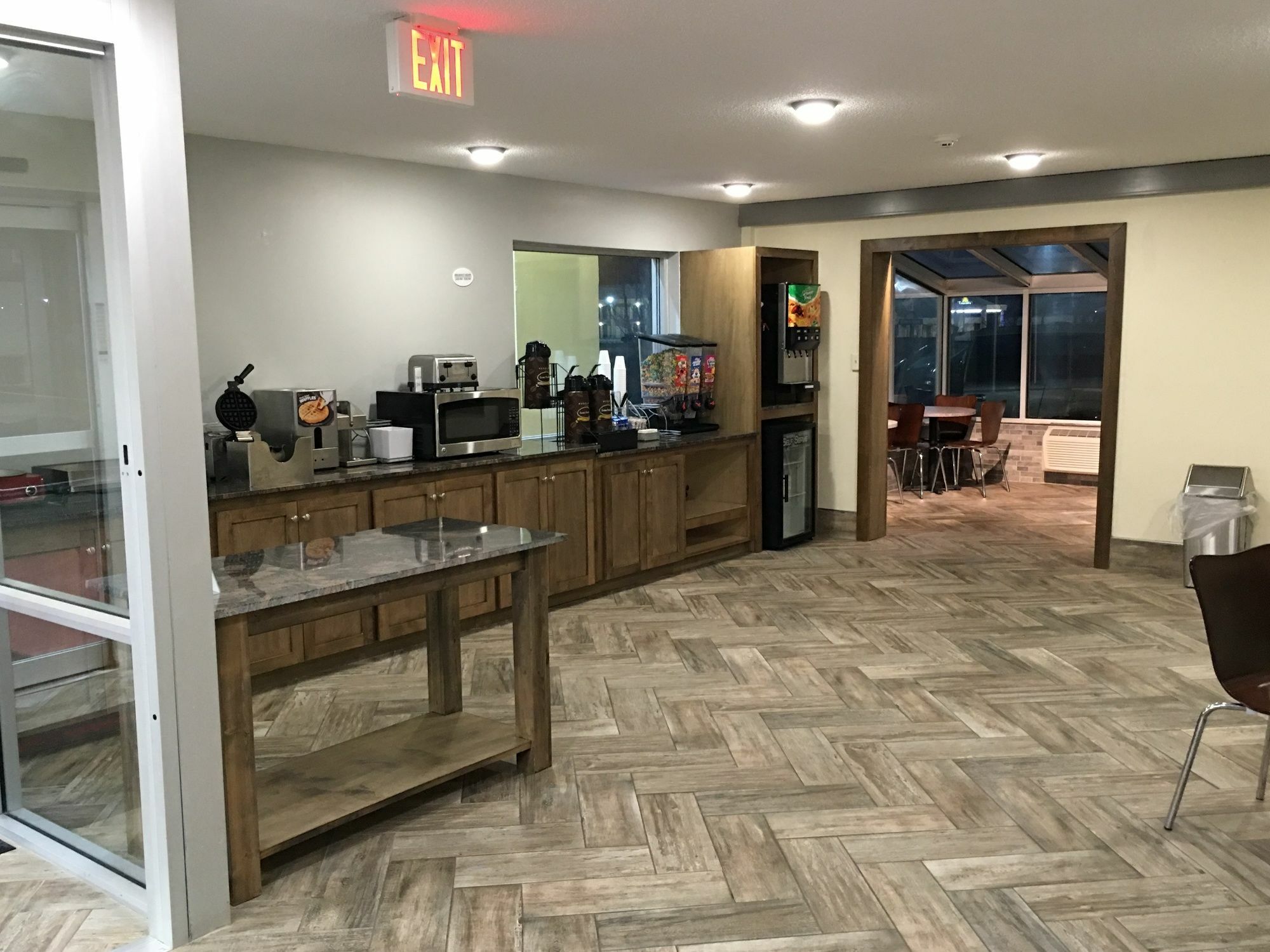 Super 8 By Wyndham Meridian Ngoại thất bức ảnh